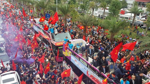 越南 U23 足球隊載譽而歸 ảnh 1