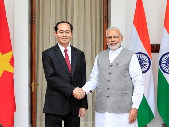 國家主席陳大光與印度總理莫迪親切握手。（圖源：越通社）