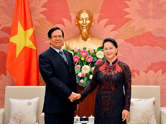 國會主席阮氏金銀(右)接見緬甸國會副主席埃達昂閣下。（圖源：戰勝）