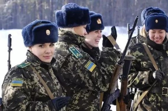烏克蘭獲北約“申請國”身份。圖為烏克蘭女兵。（圖源：互聯網）