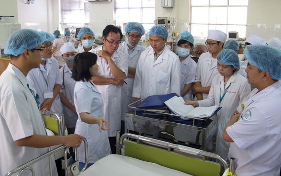 醫科大學生在市熱帶病醫院實習一瞥。（示意圖源：陶玉石）
