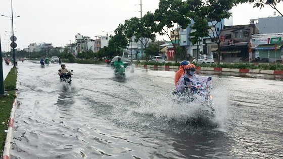 這場強降雨導致范文同街道出現水淹情況。