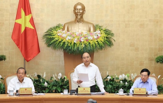 阮春福總理在4月份例會上發表講話。（圖源：統一）