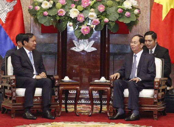 國家主席陳大光接見柬埔寨高級部長、外交與國際合作部部長布拉索昆。（圖源：VNA）