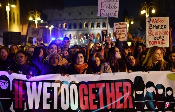 5月28日至6月8日，聯合國國際勞工組織(ILO)將在瑞士日內瓦召開年度大會，討論為消除職場暴力及騷擾制定新的國際標準。圖為3月8日國際婦女節當天，一群女性在意大利首都羅馬示威反對性騷擾。（圖源：AFP）
