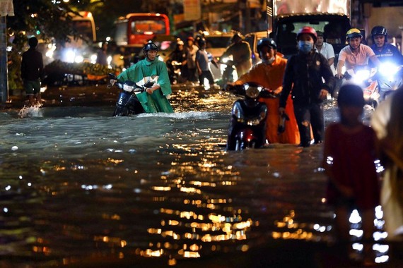 本月19日的強降雨導致多條街道嚴重受淹。（圖源：友科）
