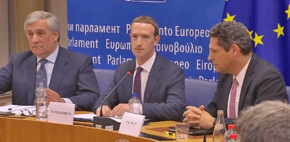 扎克伯格（中）就用戶數據洩露醜聞出席歐洲議會聽證會。（圖源：互聯網）