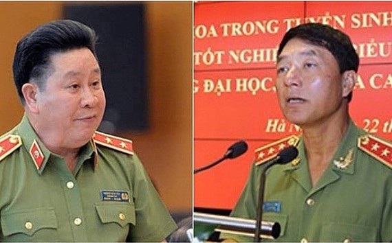 左起：原公安部副部長裴文成中將警銜降為大校；原公安部副部長陳越新上將降為中將降為中將