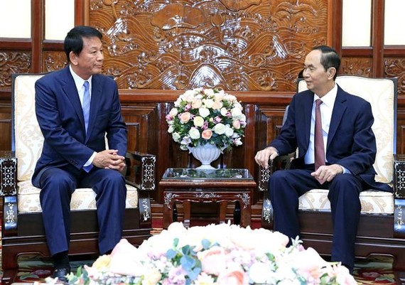 國家主席陳大光（右）接見越-日特別大使杉良太郎。（圖源：顏創）