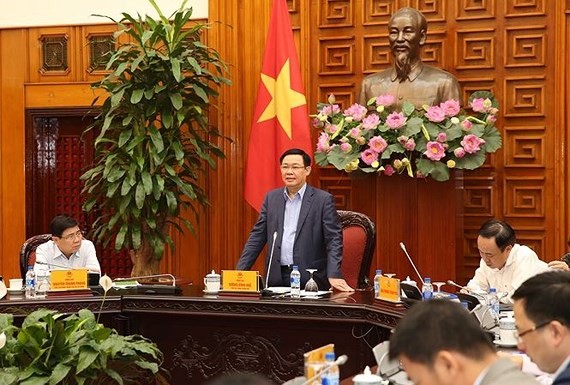 政府副總理王廷惠主持會議並發表講話。（圖源：tienphong.vn）