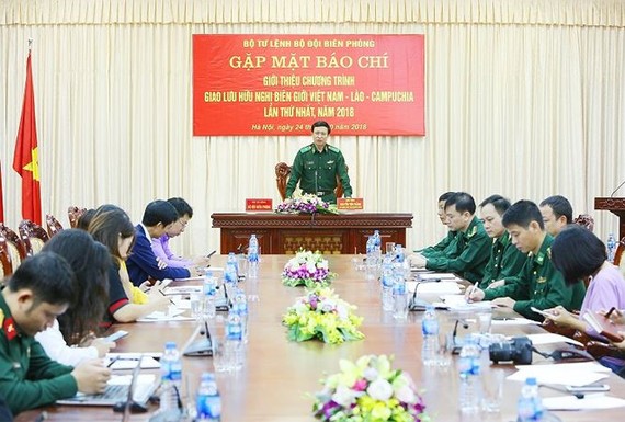 邊防部隊司令部政治主任阮進勝少將在新聞發佈會上發言。（圖源：先鋒報）