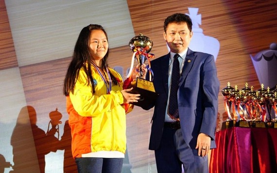 白玉垂楊發揮出色奪得U16快棋賽項金牌。