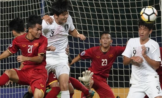 越南(紅衣)與韓國隊比賽一瞥。