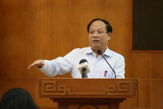黨中央委員、胡志明市市委常務副書記畢成剛同志。
