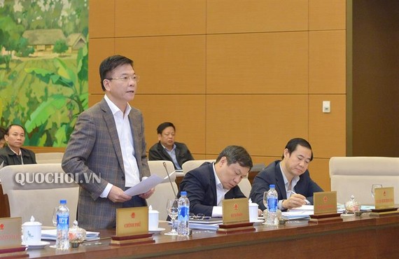 司法部長黎成龍在會議上發言。（圖源：Quochoi.vn）