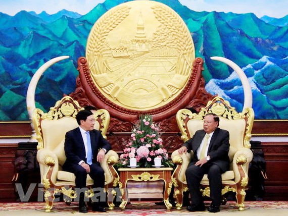 外交部長范平明（左）會見老撾總書記、國家主席本揚‧沃拉吉。
