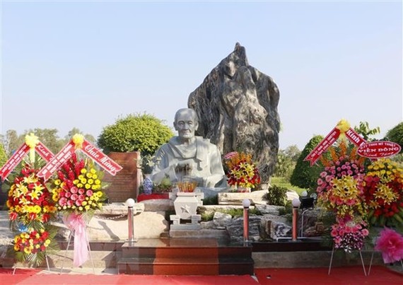 越南英雄母親阮氏甜塑像紀念碑一瞥。（圖源：越通社）