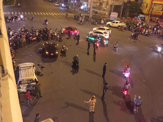 去年10月，某婦女駕駛汽車在杭青四岔路口釀成嚴重交通事 故，導致1人死亡、7人受傷。