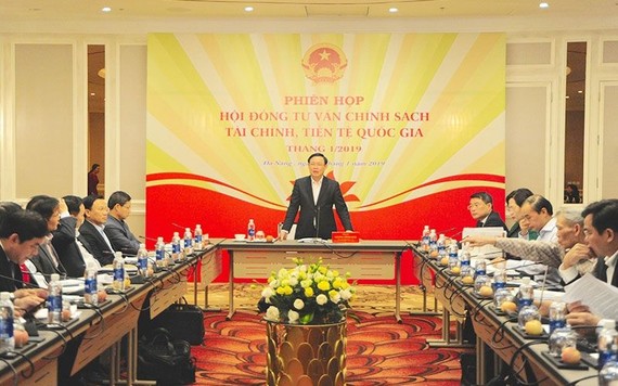 政府副總理王廷惠（中）主持會議並發表講話。（圖源：櫻桃）