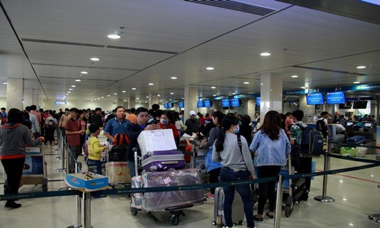 新山一國際航空港提示，乘客在公共大廳及進入航站樓時，不要蒙面或戴口罩和墨鏡。（示意圖源：田升）