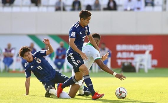 日本隊(藍衣) 1 比 0 擊敗沙特阿拉伯隊。（圖源：互聯網）