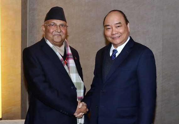 政府總理阮春福會見尼泊爾總理奧利。（圖源：越通社）