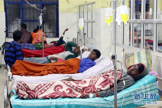 印度阿薩姆邦衛生部門23日證實，該邦假酒事件造成的死亡人數已上升至80人。其中，戈拉卡德縣醫院報告死亡45人，鄰近的焦爾哈德縣醫院報告死亡35人。（圖源：新華社）