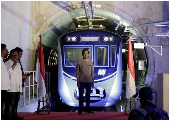 印尼總統佐科親臨地下鐵的開幕儀式。（圖源：AP）