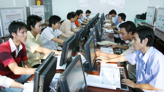 資訊技術員的薪資較一般行業高，因此吸引不少年輕人學習。