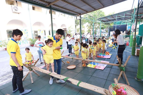 自閉症兒童在市殘疾兒童康復中心參加活動。（圖源：PNJ）