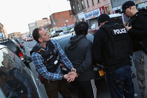 美國移民和海關執法部門(ICE)突襲德州一家技術公司並逮捕了280多名工人，ICE稱這是該機構稱這是十年來最大的一次工作場所突襲行動。（圖源：Getty Images）