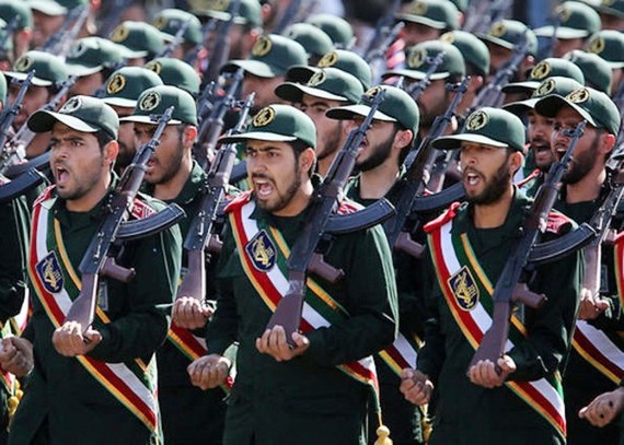 伊朗革命衛隊在閱兵。（圖源：互聯網）