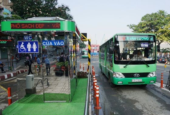 巴士站附近如能設置摩托車存車場，將會提高公共客運量。（圖源：嘉明）