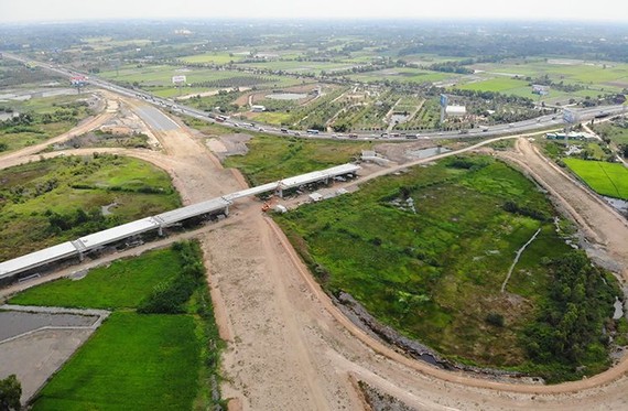 建設中的忠良-美順高速公路項目。（圖源：黃南）