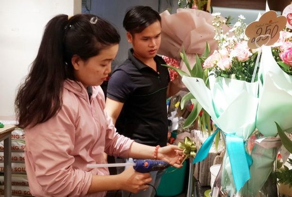 消費者購買鮮花贈送母親。