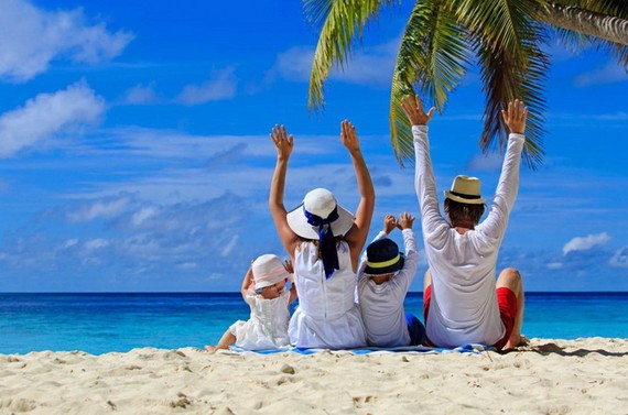 暑假旅遊是讓父母和孩子增進感情的機會。