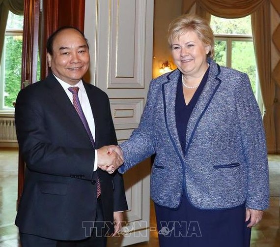 阮春福總理與挪威首相埃爾娜‧索爾貝格會晤。（圖源：越通社）