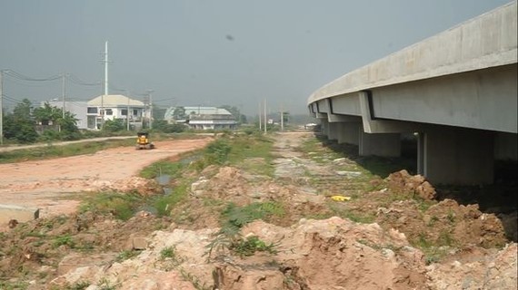 濱瀝-隆成高速公路若干路段遇場地清拆羈絆。