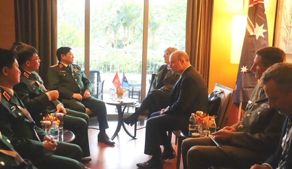 吳春歷大將與出席美國國防部與東盟各國國防部長之間的會談。