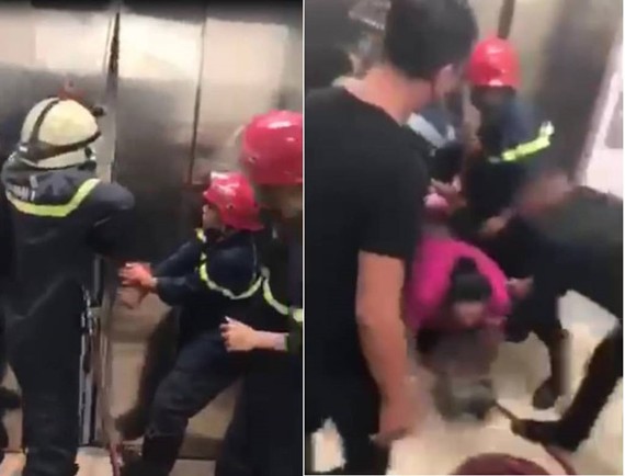 消防隊員使用特種工具撬開電梯門將受困的21名乘梯人救了出來。（圖源/拼圖：視頻截圖）