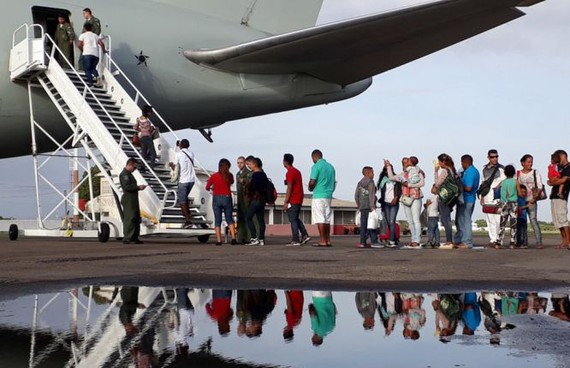 200多名委內瑞拉移民與難民離開巴西與委內瑞拉邊境附近的羅賴馬州首府博阿維斯塔，前往巴西國內的其他城市進行重新安置。（圖源：聯合國難民署）
