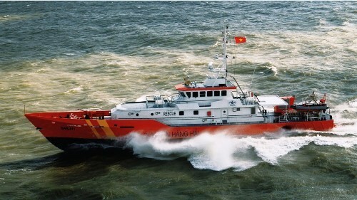 “SAR 411” 號救護船到現場參加尋找失蹤船員的下落。（圖源：江征）