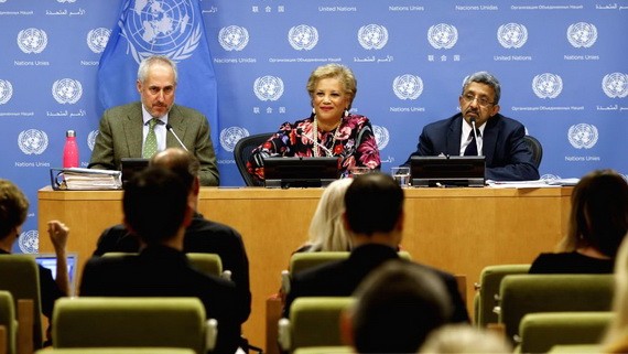 10月11日，在位於紐約的聯合國總部，聯合國主管管理戰略、政策和合規事務的副秘書長凱瑟琳·波拉德（中）出席記者會。（圖源：新華社）