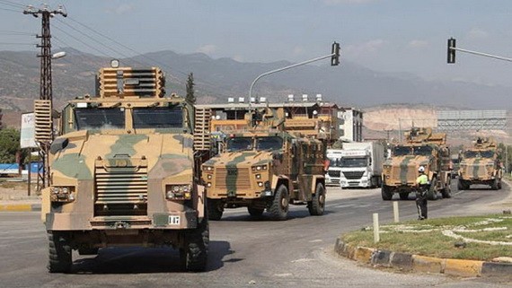 土耳其軍隊裝甲車輛開往敘利亞邊境。（圖源：互聯網）