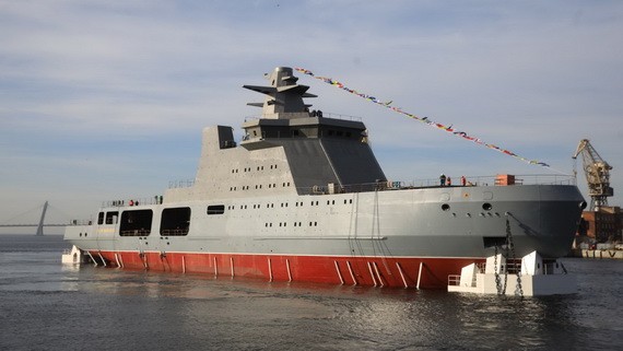 俄羅斯首艘23550型破冰巡邏艦“伊万·帕帕寧”號25日在聖彼得堡海軍部造船廠下水。（圖源：互聯網）