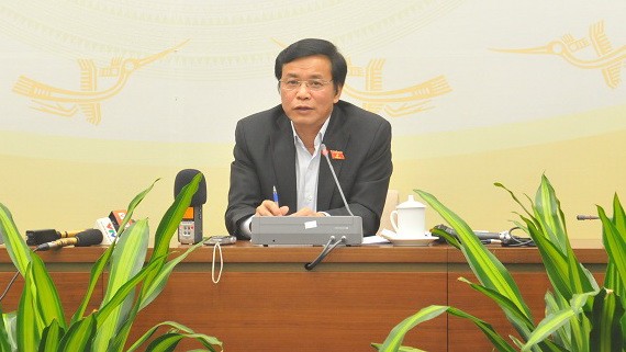 國會秘書長阮幸福回答國會代表的質詢。（圖源：琪成）