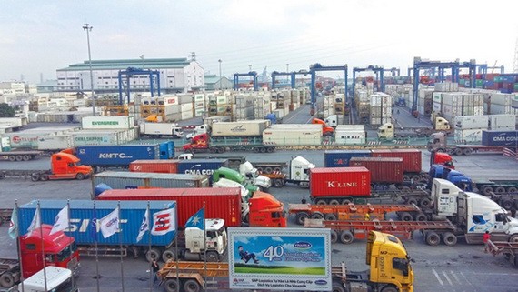 桔萊港口內大量貨物積壓。（圖源：互聯網）
