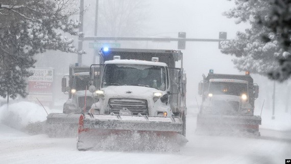 美丹佛市的道路被積雪覆蓋。（圖源：互聯網）