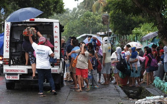 地方政府在颱風“北冕”抵達前夕，疏散了約22萬5000人。（圖源：AP）