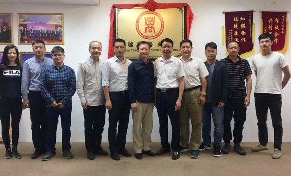 中國廣東工信廳代表團與本市投資的廣東籍企業家合照。